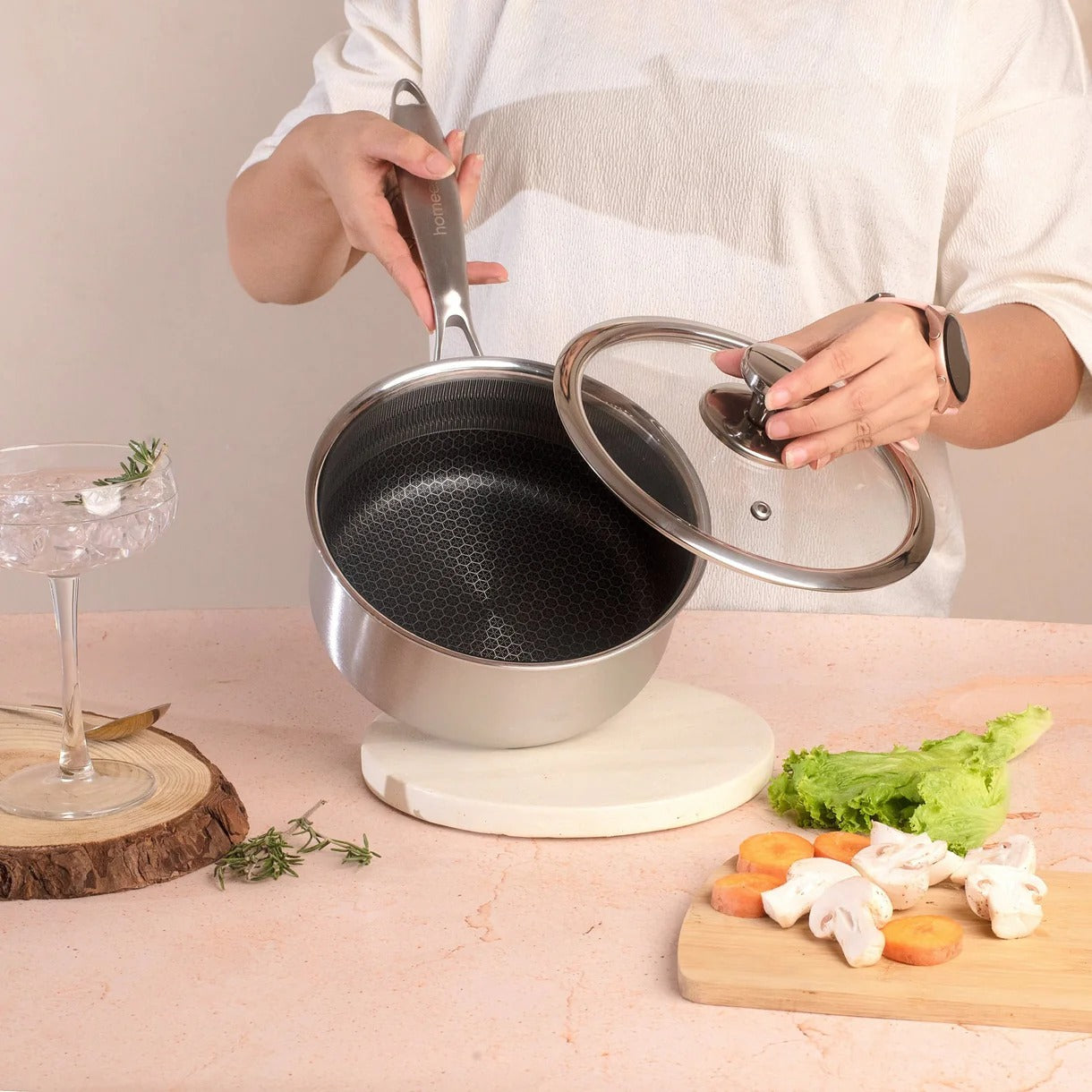 Multi-Purpose Stainless Steel Honeycomb Sauce Pan with Lid (18cm)