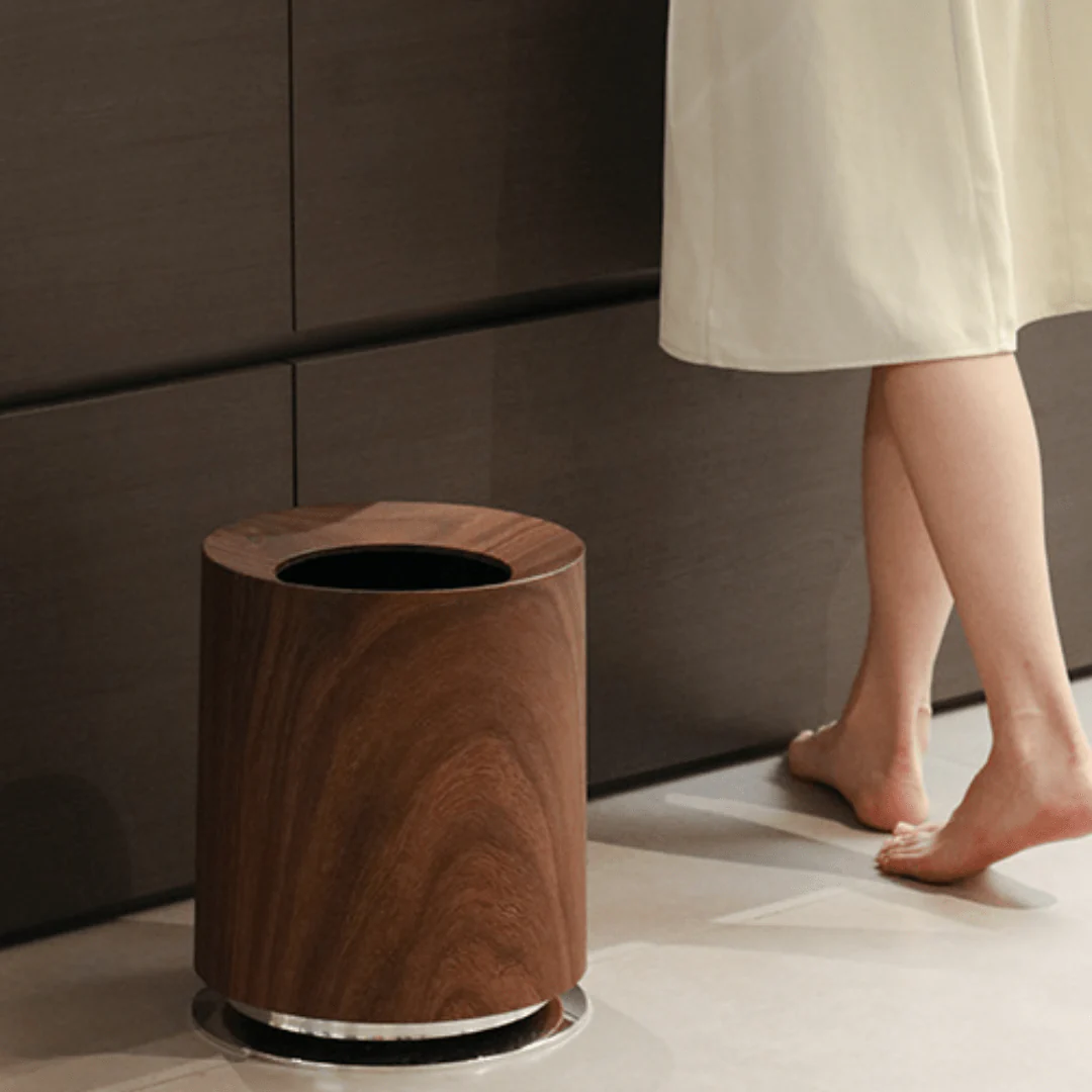 سلة مهملات (زبالة) فاخرة بـ "خشب محبب" (نقشة خشب)