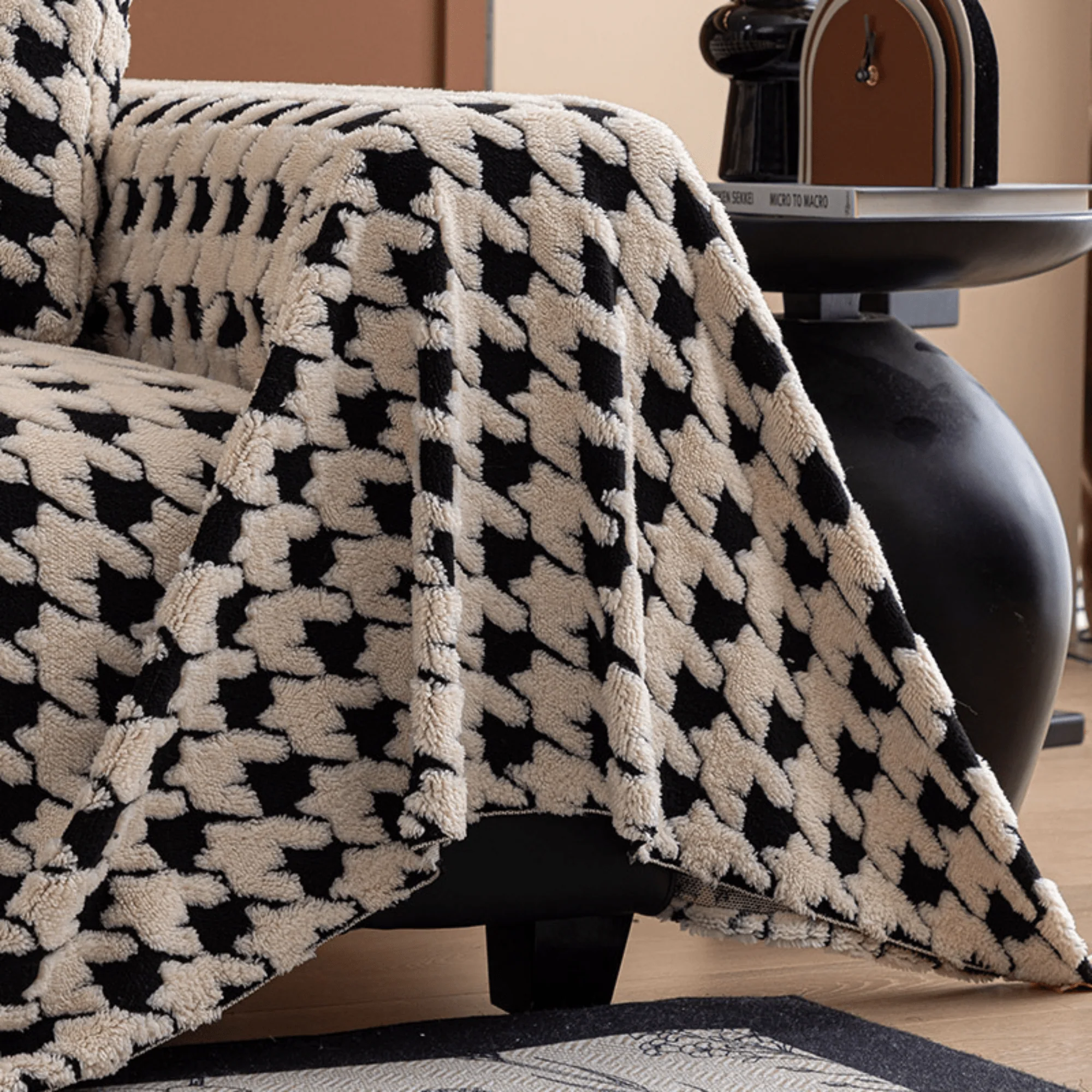 Luxurious Jacquard Sofa Cover (White)