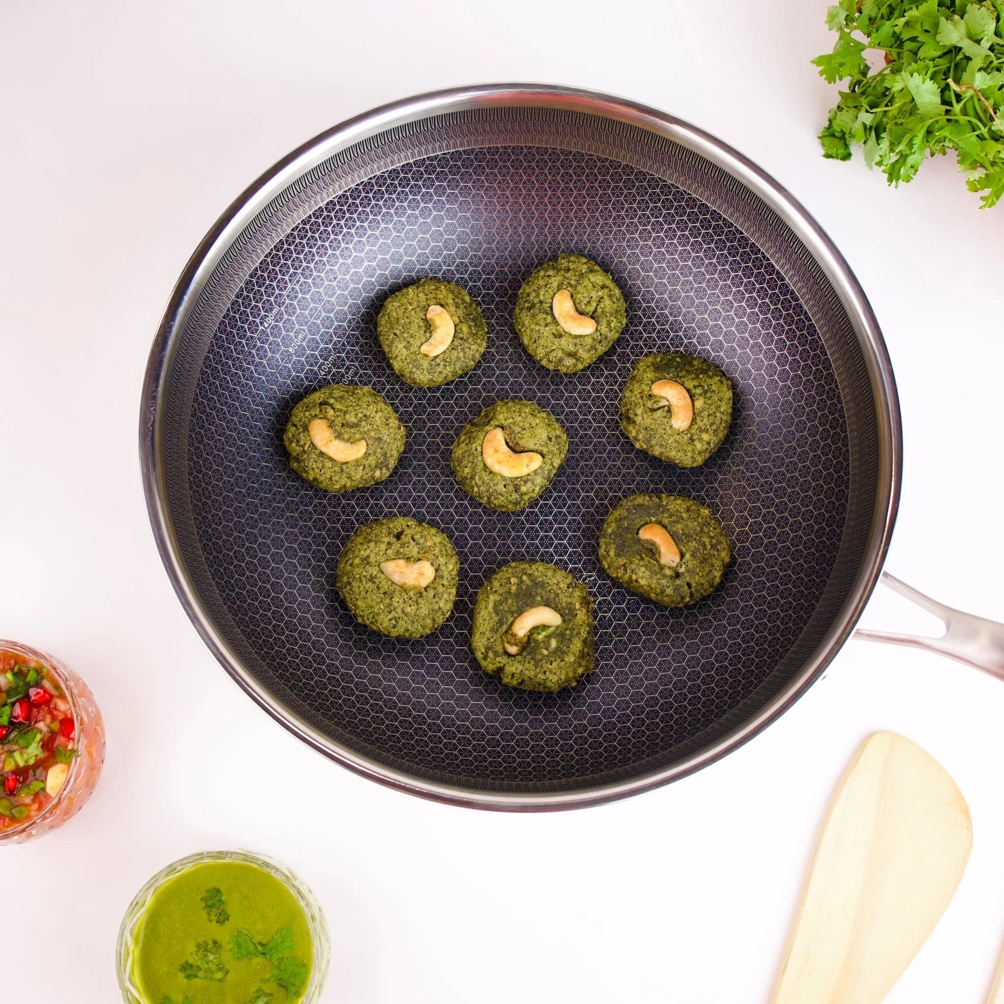 Multi-Purpose Honeycomb Stainless Steel Deep Frying Pan with Composite Lid (28 cm)